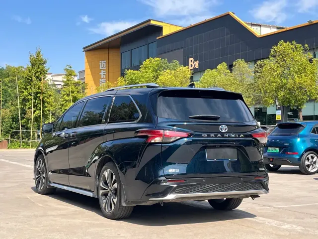 Toyota Granvia — Фото автомобиля 5