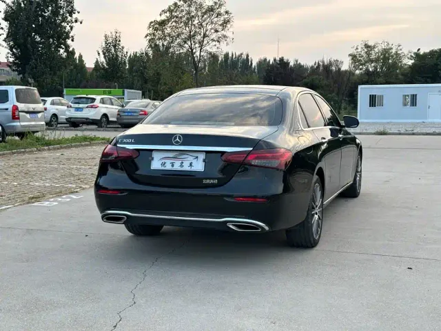 Mercedes-Benz E-Class — Фото автомобиля 6
