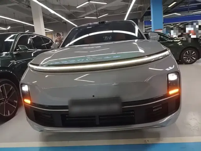Li Auto L9 — Фото автомобиля 2