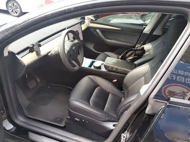 Tesla Model Y — Фото автомобиля 10