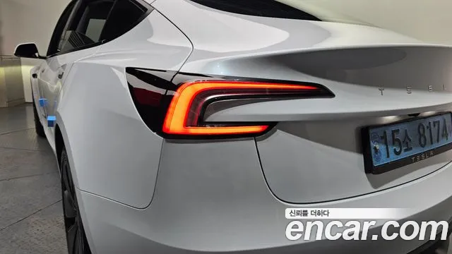 Tesla Model 3 — Фото автомобиля 8