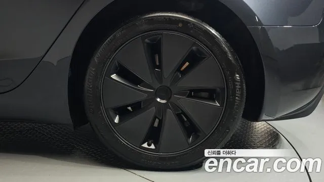 Tesla Model 3 — Фото автомобиля 20