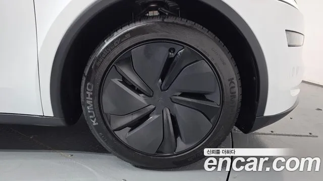 Tesla Model Y — Фото автомобиля 4