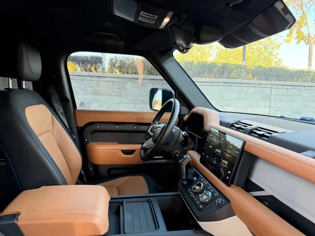Land Rover Defender — Фото автомобиля 9