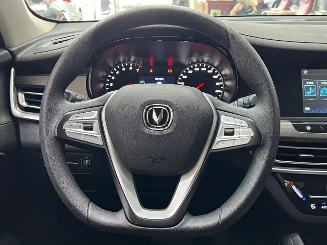 Changan CS35 Plus — Фото автомобиля 9