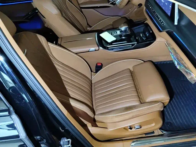 Hongqi H9 — Фото автомобиля 24