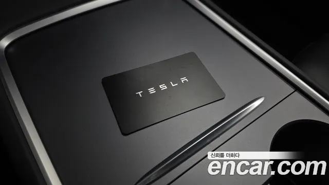 Tesla Model Y — Фото автомобиля 29