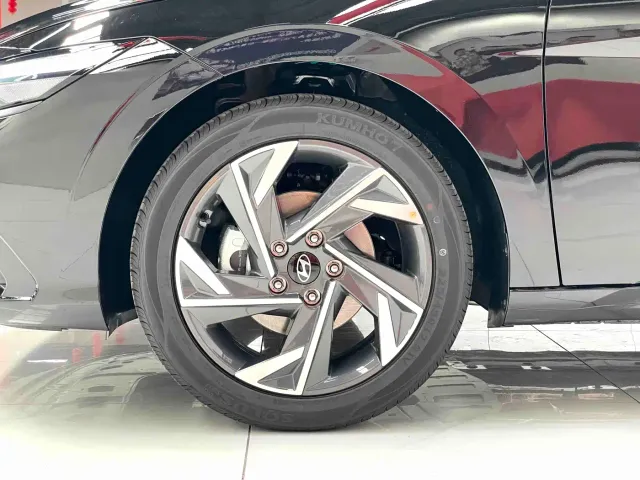 Hyundai Elantra — Фото автомобиля 11