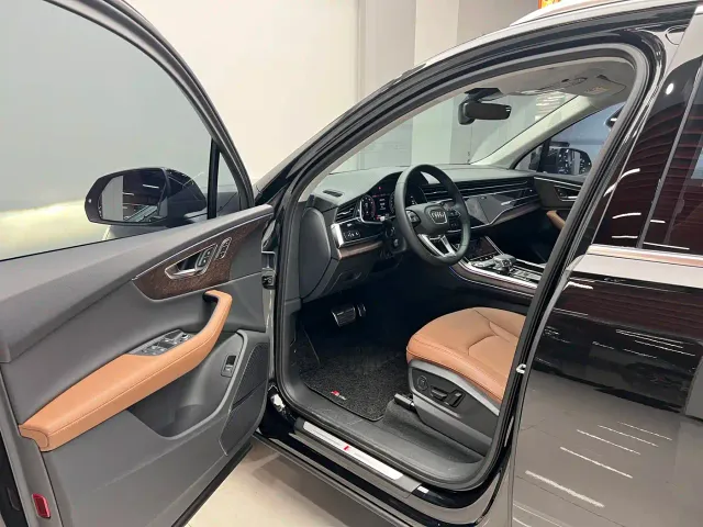 Audi Q7 — Фото автомобиля 16