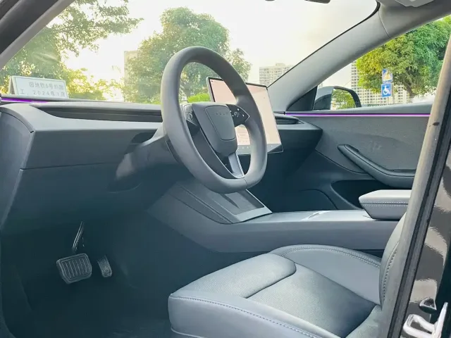 Tesla Model 3 — Фото автомобиля 16