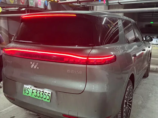 IM Motors LS8 — Фото автомобиля 9