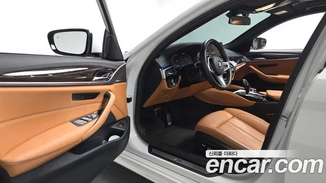 BMW 5 Series G30 — Фото автомобиля 14