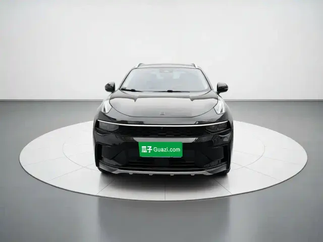 Lynk & Co 01 — Фото автомобиля 2