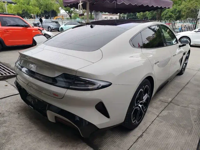 Xiaomi SU7 — Фото автомобиля 6