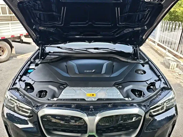 BMW iX3 — Фото автомобиля 19