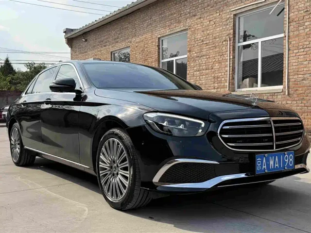 Mercedes-Benz E-Class — Фото автомобиля 2