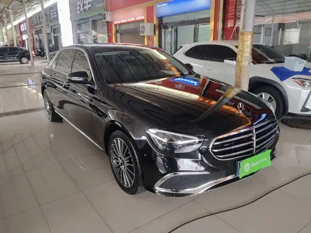 Mercedes-Benz E-Class — Фото автомобиля 3
