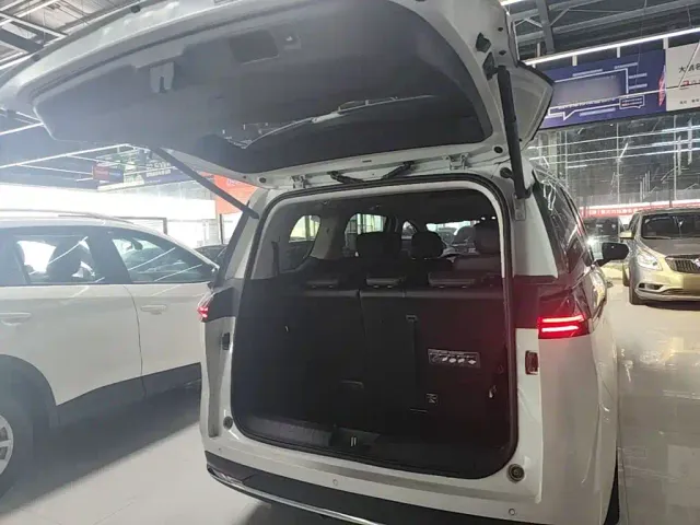 GAC Trumpchi E8 — Фото автомобиля 18