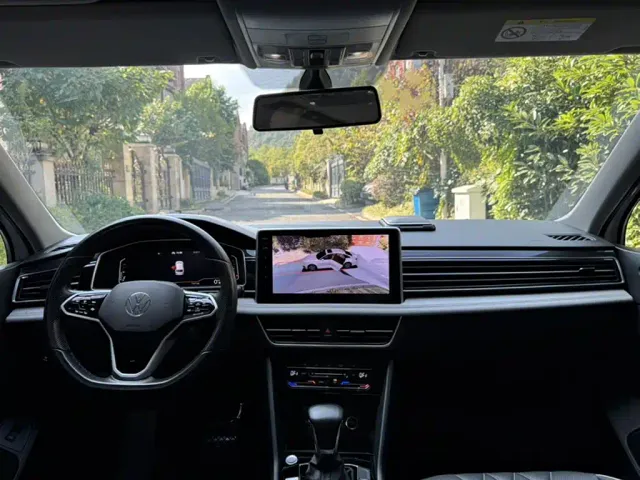 Volkswagen Tiguan L — Фото автомобиля 8