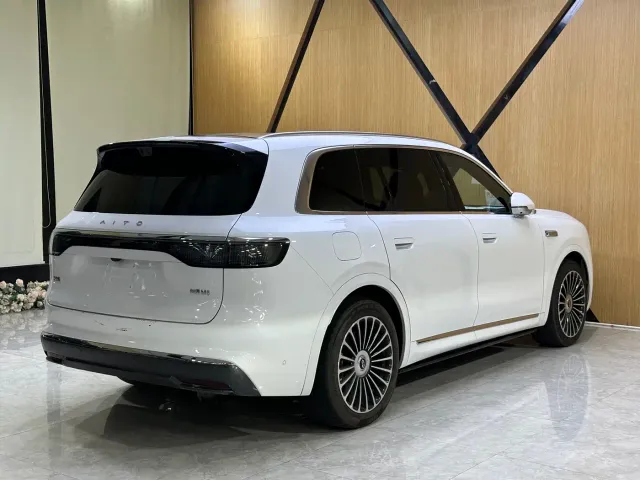 Aito M8 — Фото автомобиля 6
