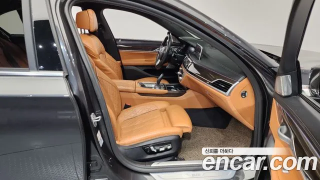 BMW 7-Series — Фото автомобиля 11