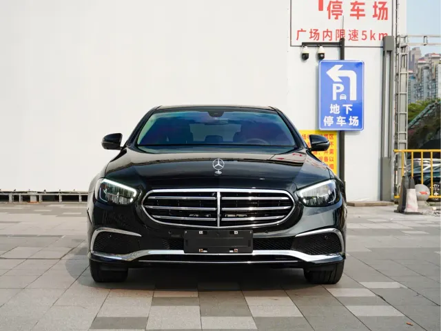 Mercedes-Benz E-Class — Фото автомобиля 3