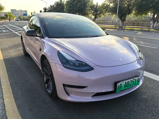 Tesla Model 3 — Фото автомобиля 3