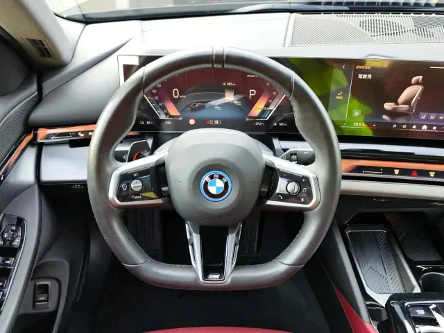 BMW i5 — Фото автомобиля 4