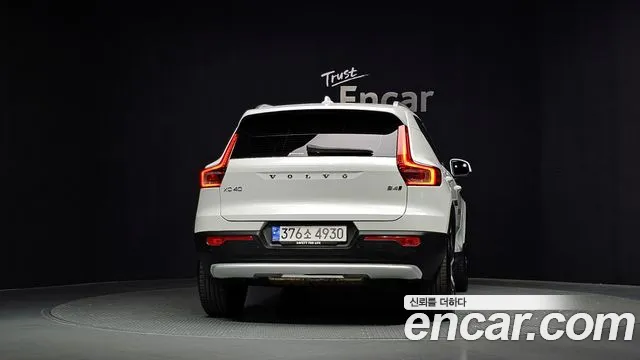 Volvo XC40 — Фото автомобиля 4