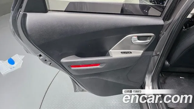 Kia Niro — Фото автомобиля 25