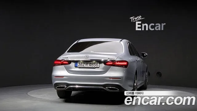 Mercedes-Benz E-Class — Фото автомобиля 3