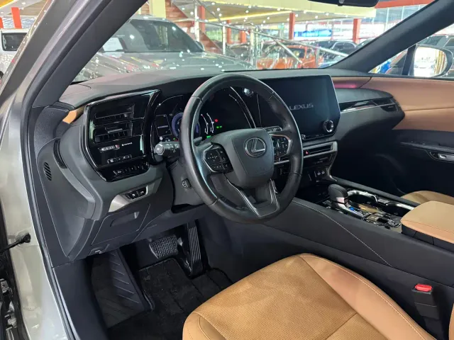 Lexus RX — Фото автомобиля 7