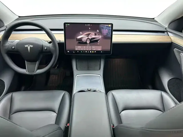 Tesla Model Y — Фото автомобиля 10