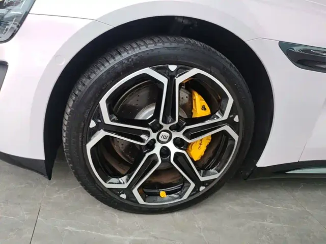 Xiaomi SU7 — Фото автомобиля 22