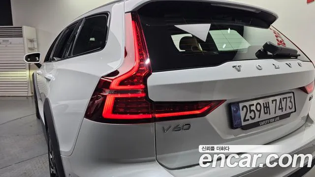 Volvo V60 — Фото автомобиля 22