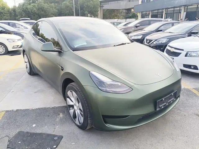 Tesla Model Y — Фото автомобиля 3