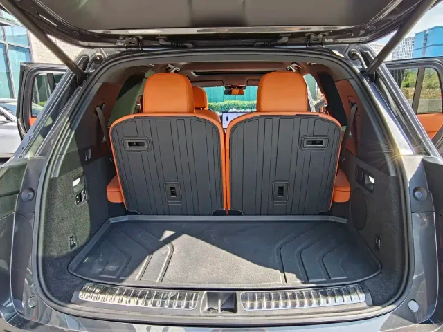 Li Auto L8 — Фото автомобиля 12