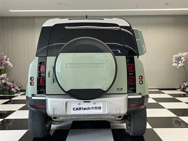 Land Rover Defender — Фото автомобиля 5