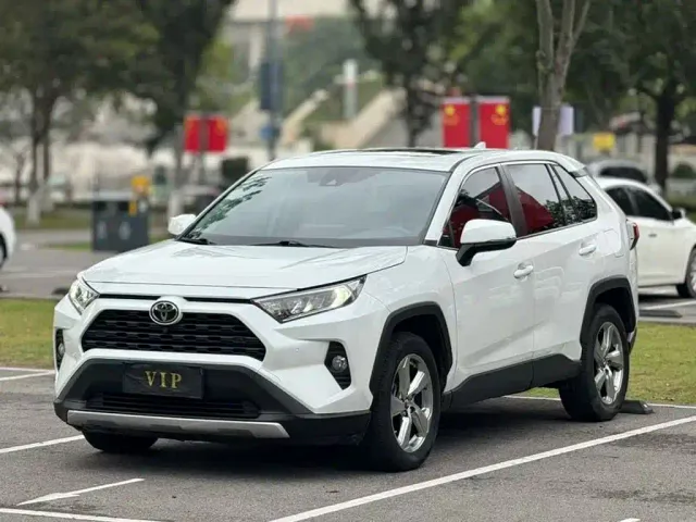 Фотография автомобиля — Toyota RAV4