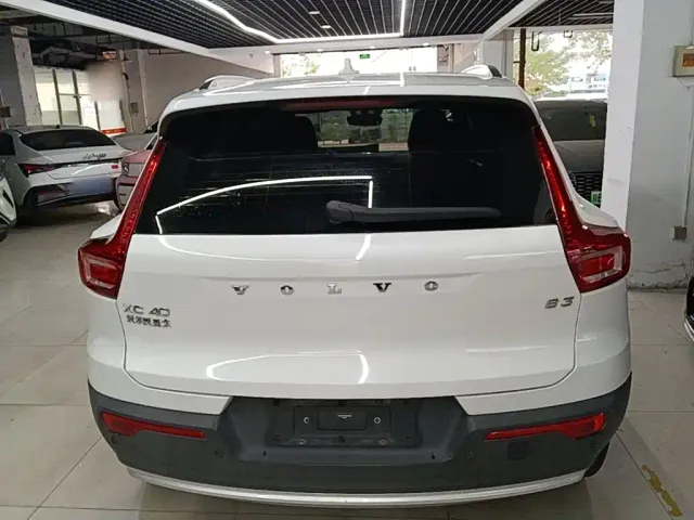 Volvo XC40 — Фото автомобиля 5