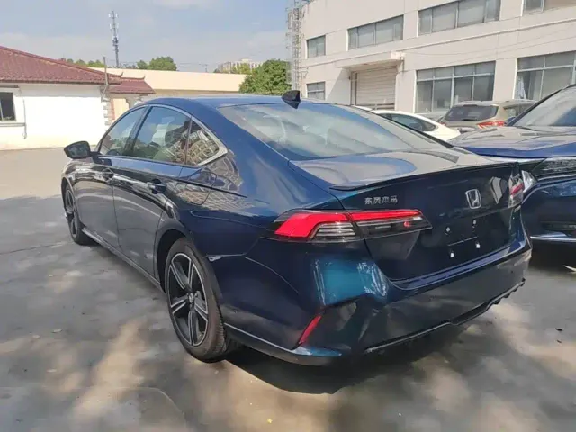 Honda Inspire Hybrid — Фото автомобиля 4