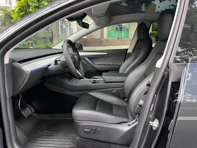 Tesla Model Y — Фото автомобиля 3