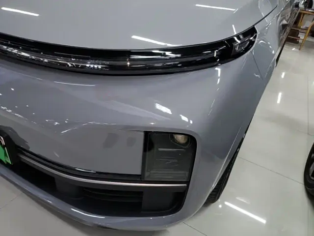 Li Auto L9 — Фото автомобиля 23