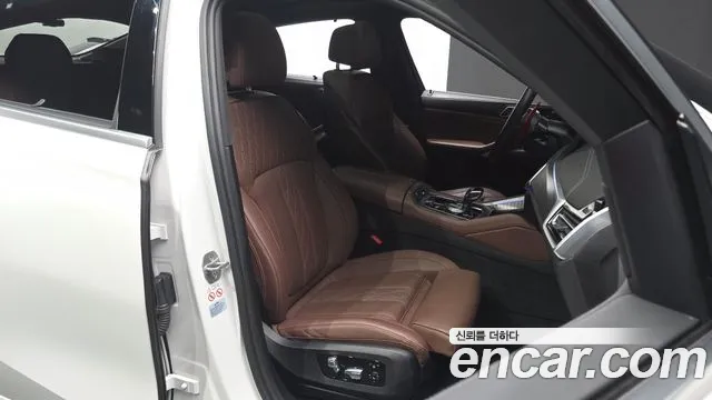 BMW X6 xDrive40i M Sport — Фото автомобиля 26