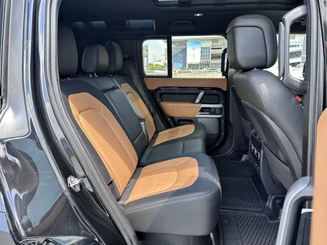 Land Rover Defender — Фото автомобиля 11