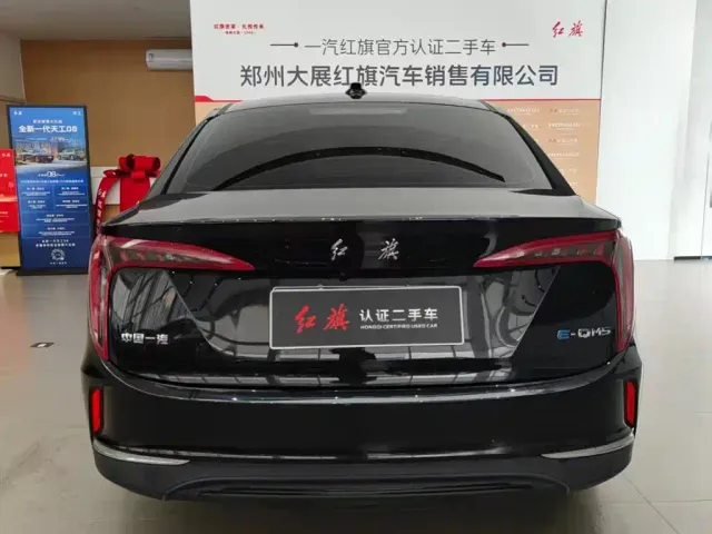 Hongqi E-QM5 — Фото автомобиля 4
