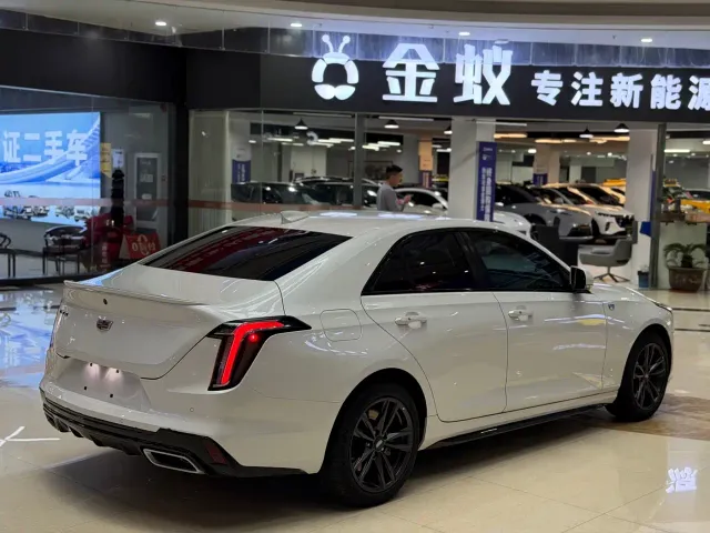 Cadillac CT4 — Фото автомобиля 6