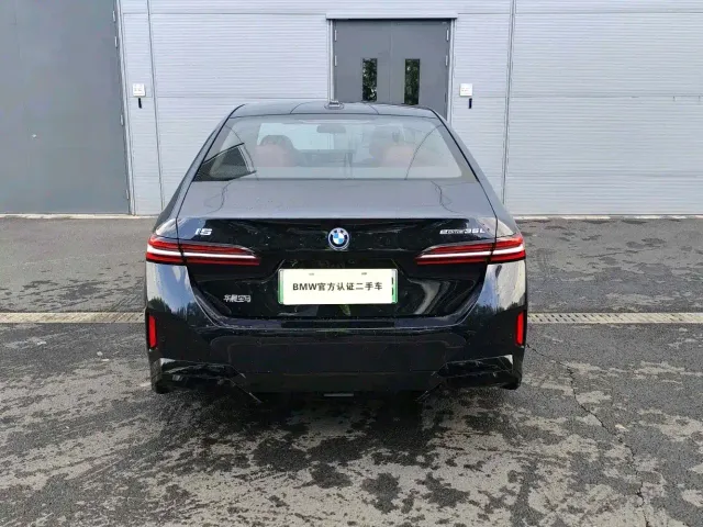 BMW i5 — Фото автомобиля 9