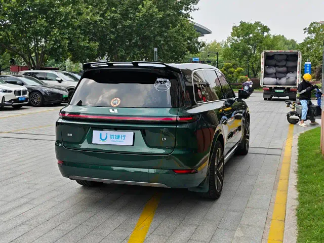 Li Auto L9 — Фото автомобиля 9