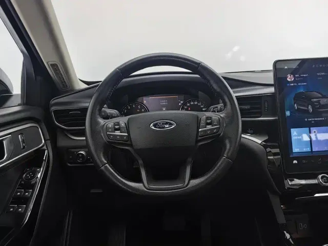 Ford Explorer — Фото автомобиля 11